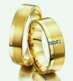Par de Alianças Ouro 18k - 8 Grs 4,5mm  03 Brilhantes